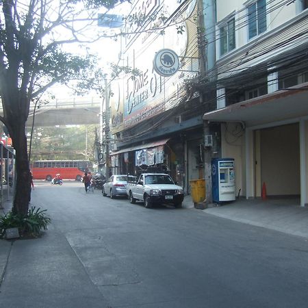 Lodge 61 Hotel Bangkok Exterior photo