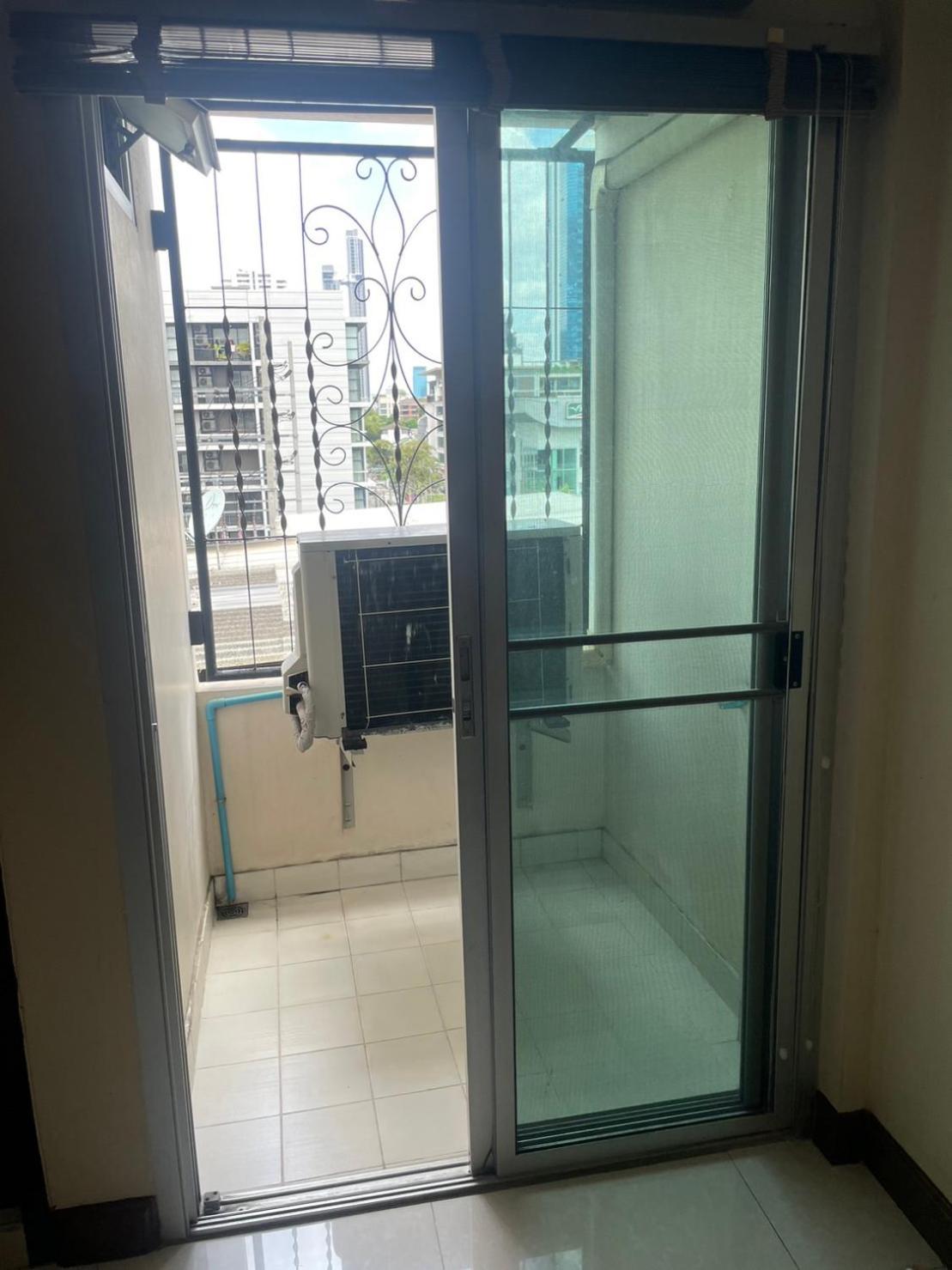 Lodge 61 Hotel Bangkok Exterior photo