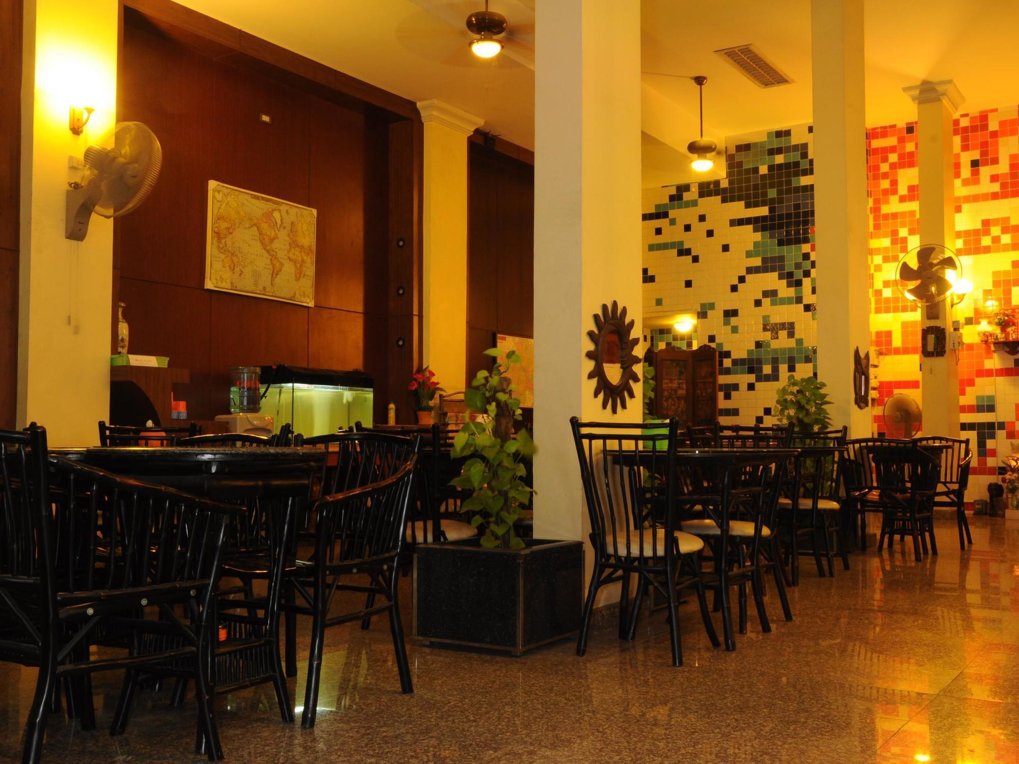 Lodge 61 Hotel Bangkok Exterior photo