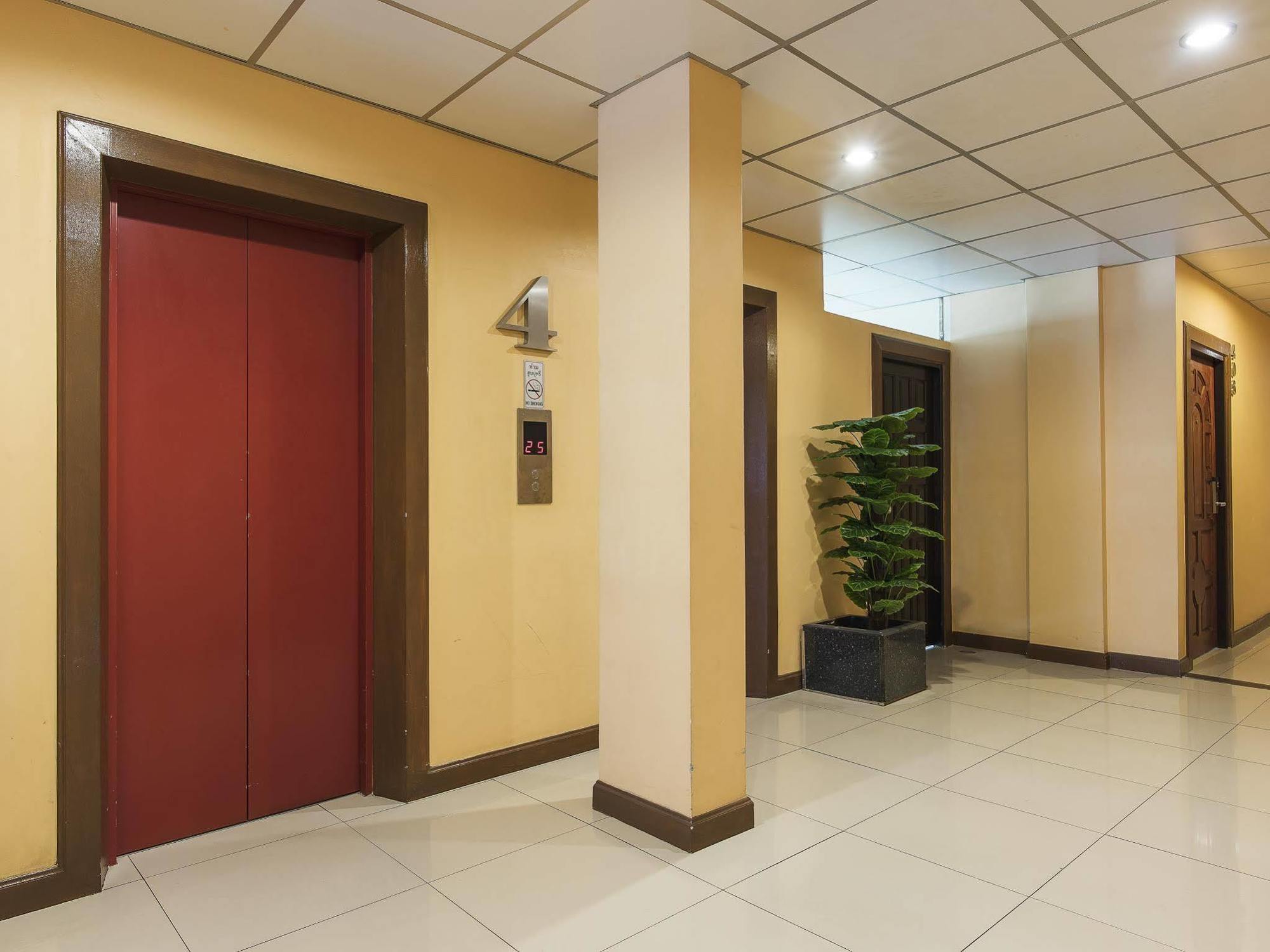 Lodge 61 Hotel Bangkok Exterior photo